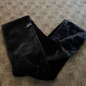 Women’s black soft/velvet infinity scarf